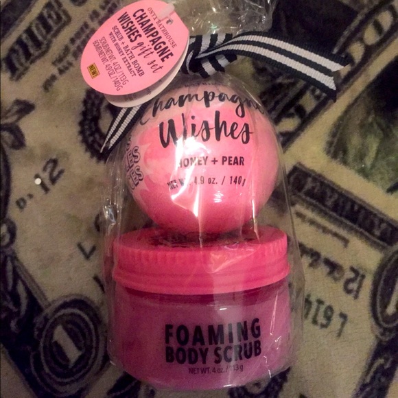 Bath Bomb 💣 &Foaming Bath Scrub - Picture 1 of 5